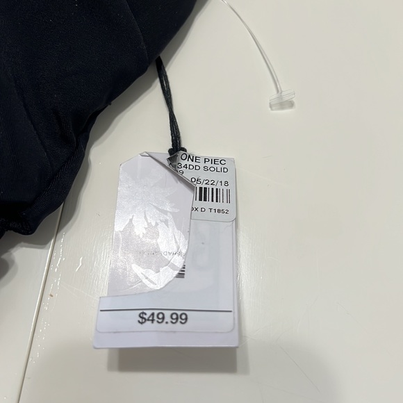 NWT Shade and Shore Black Plunge One Piece Swimsuit Size 34D - Picture 6 of 13